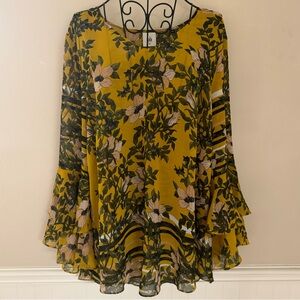 EUC Cabi Spring Scene Yellow Floral Print Top w/ Ruffle Sleeves (XL)